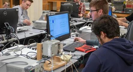 2021年美國大學(xué)最具價值專業(yè)排名揭曉 計算機(jī)軟硬件專業(yè)榮登吸金榜首